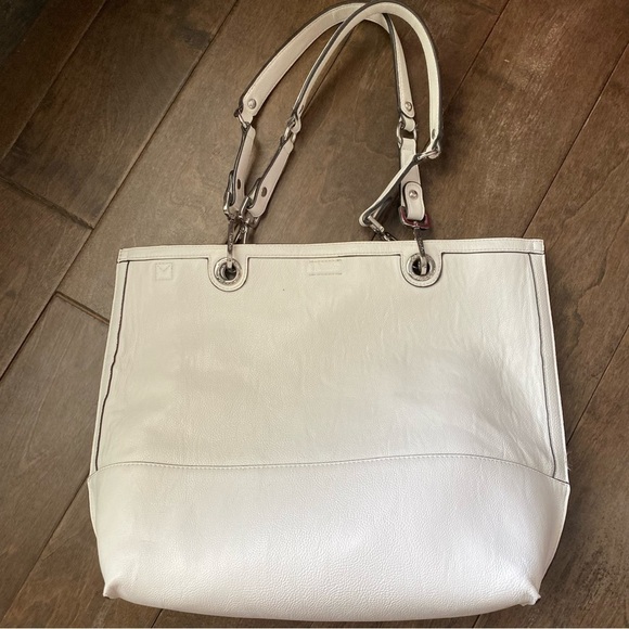 Calvin Klein white weave maxi tote bag with matching wristlet - Picture 5 of 16